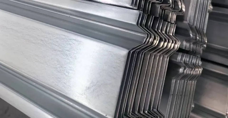 W Shaped Deflector Channel